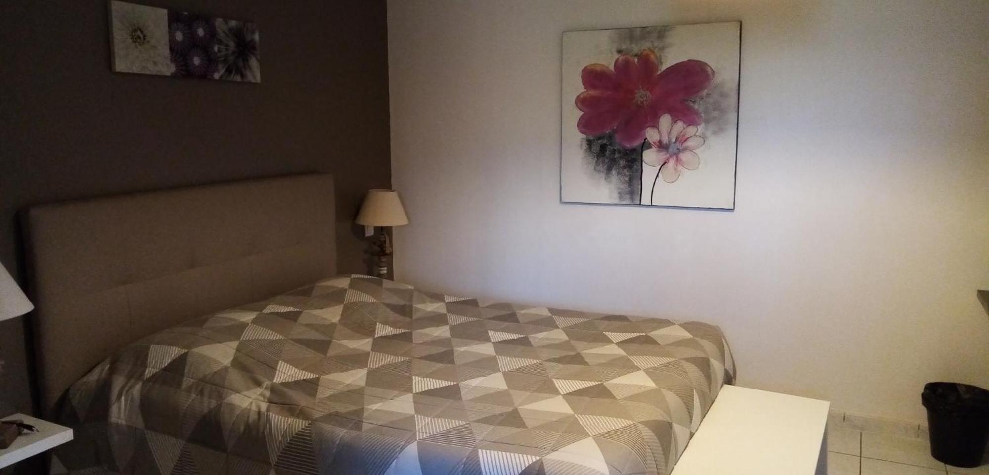 Le Grand Jardin Hotell Aujargues Exteriör bild