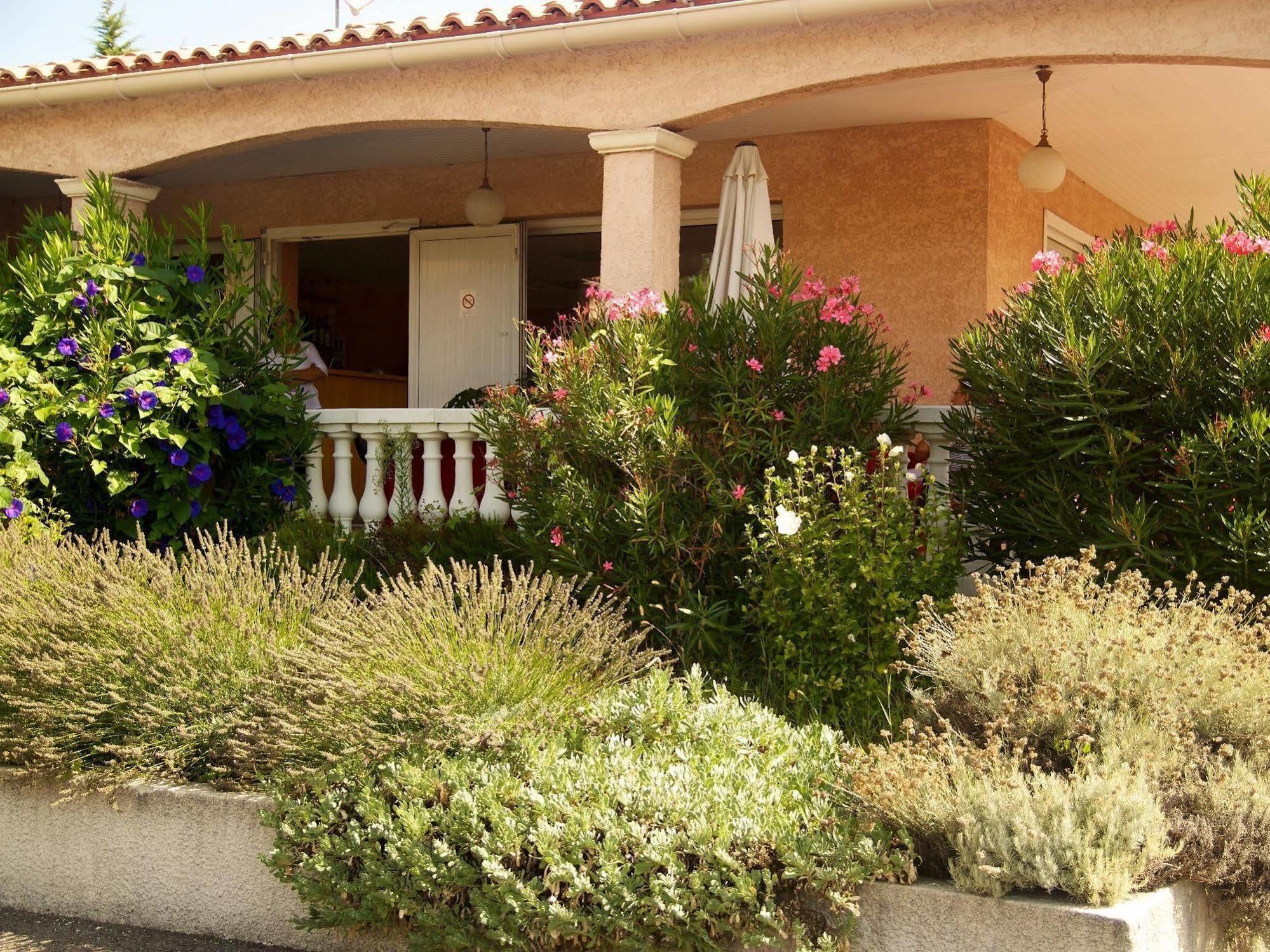 Le Grand Jardin Hotell Aujargues Exteriör bild