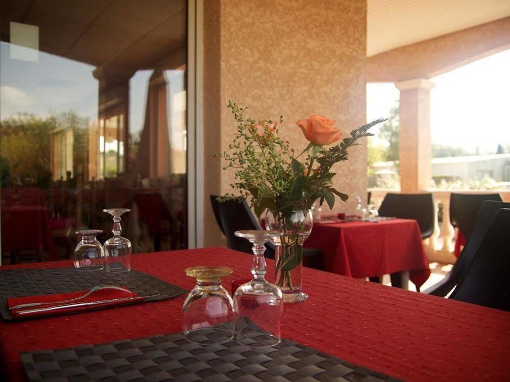 Le Grand Jardin Hotell Aujargues Exteriör bild