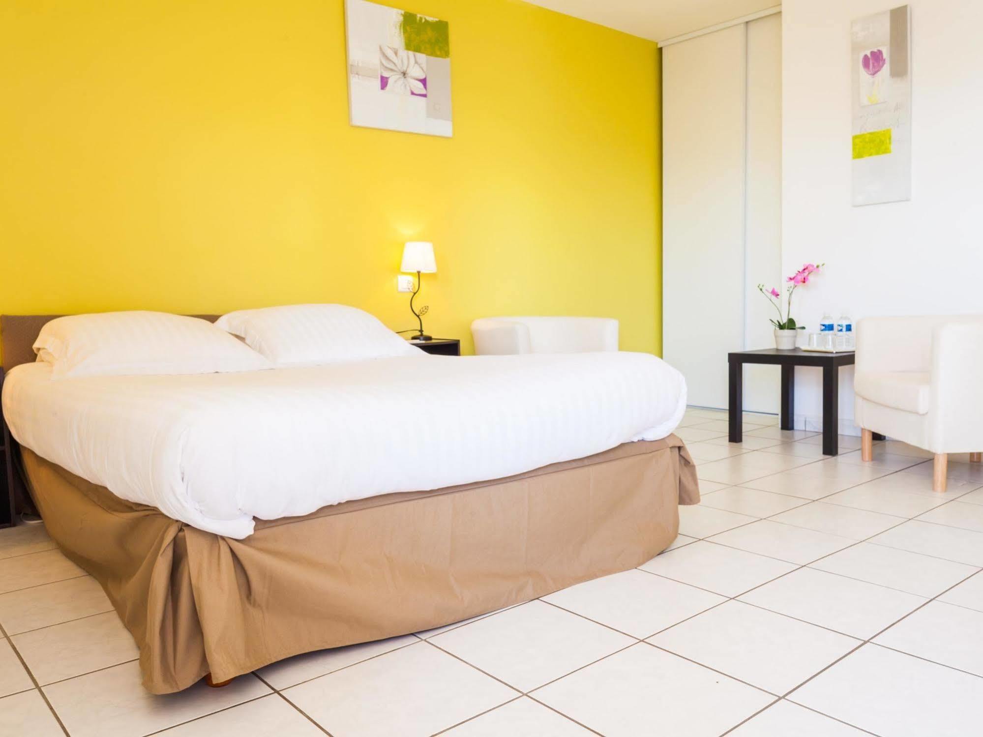 Le Grand Jardin Hotell Aujargues Exteriör bild